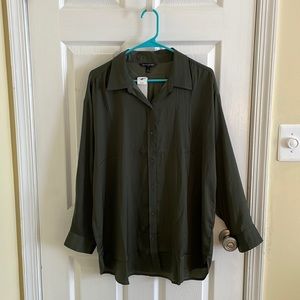 Long sleeved blouse from BANANA REPUBLIC, in olive green. NEW WITH TAGS!